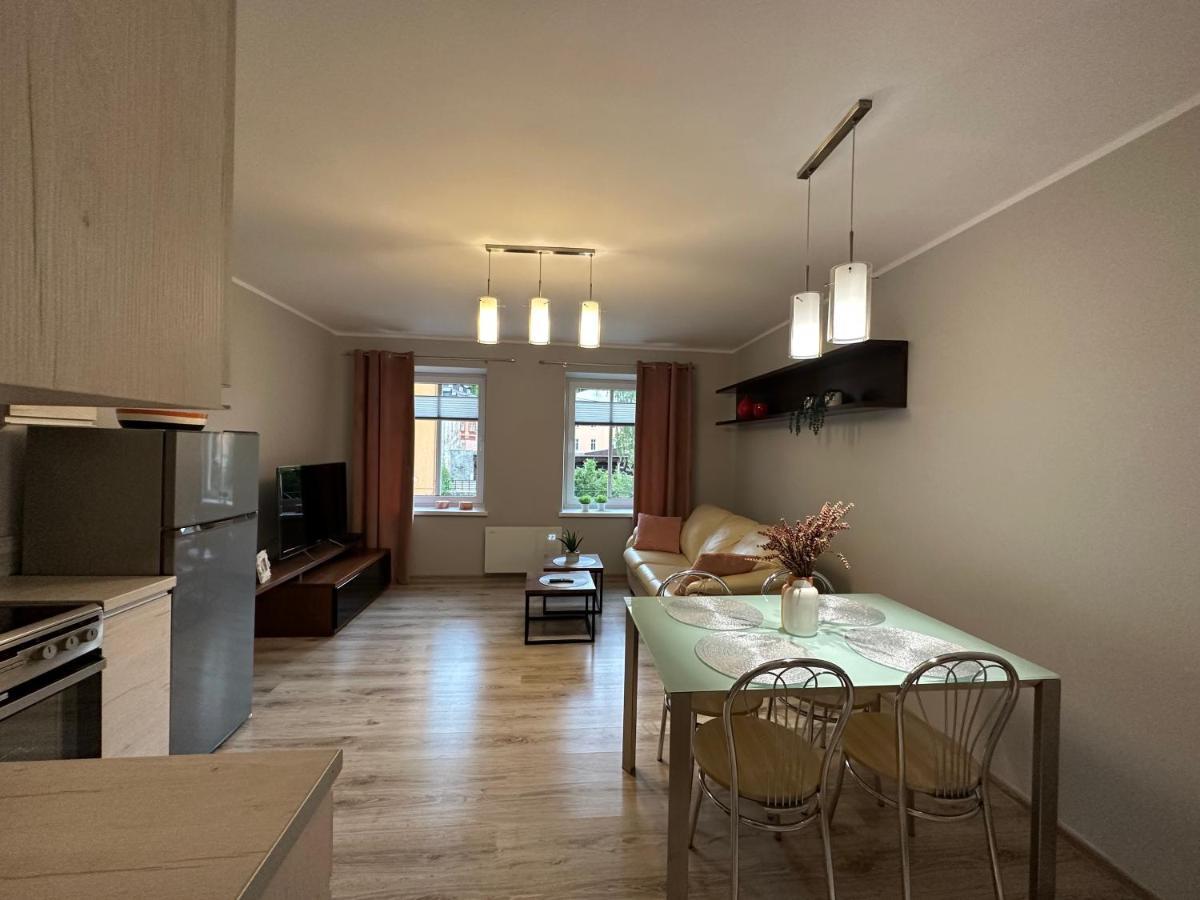 Apartament Przy Cieplickich Tezniach Jelenia Gora Exterior photo