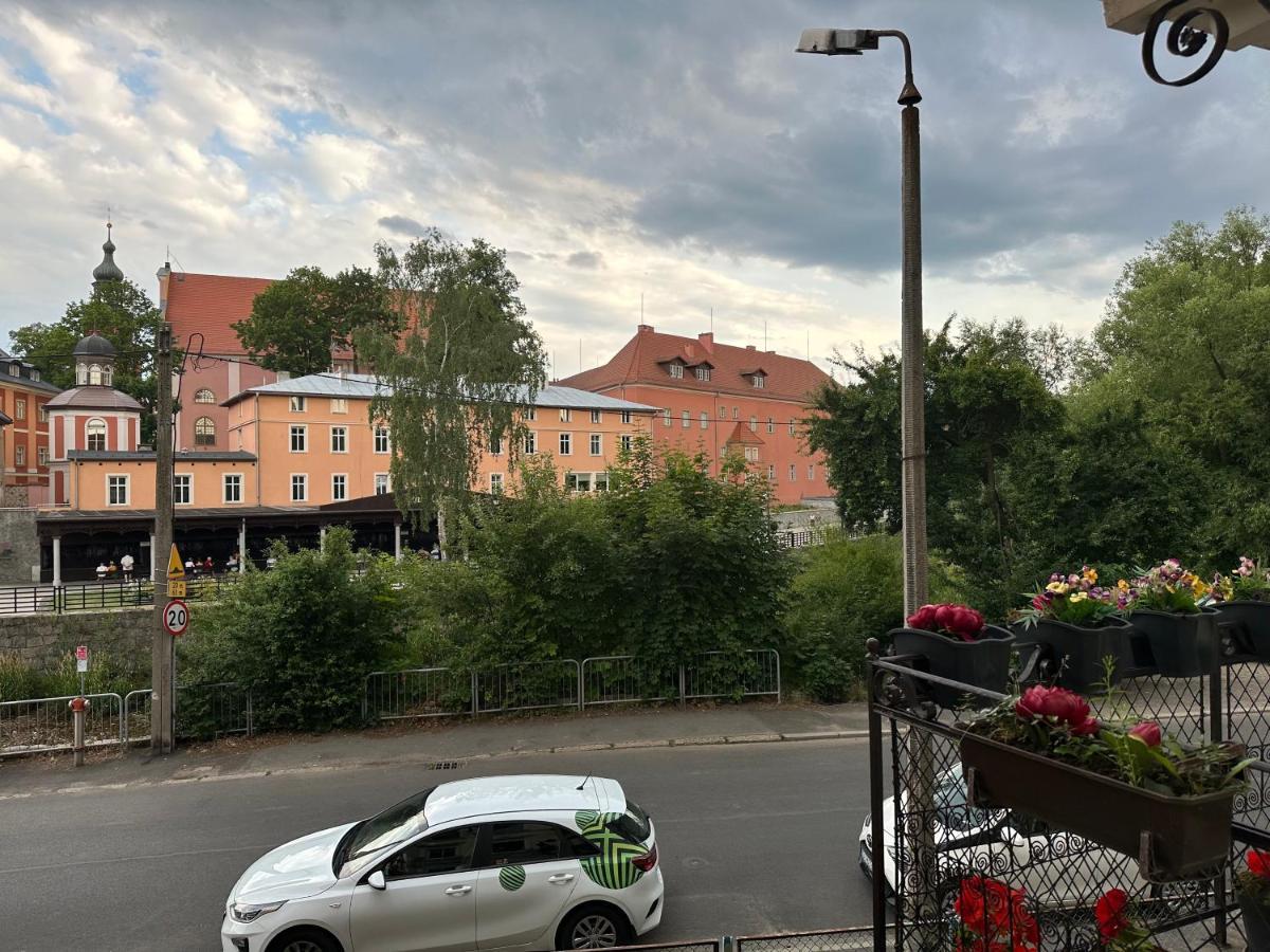 Apartament Przy Cieplickich Tezniach Jelenia Gora Exterior photo