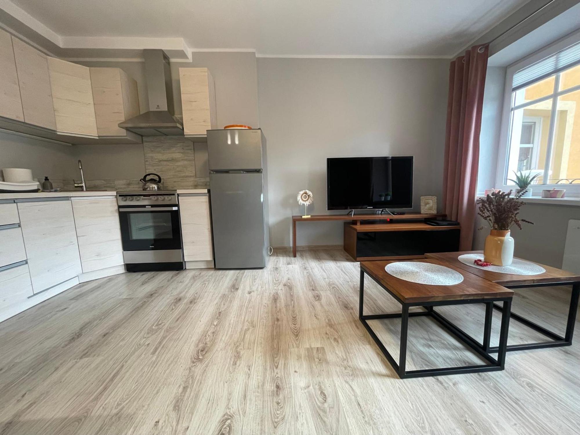 Apartament Przy Cieplickich Tezniach Jelenia Gora Exterior photo